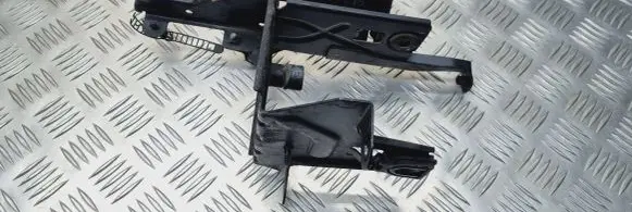 Audi A6 S6 C5 4B ABS pump bracket 4B0614119T