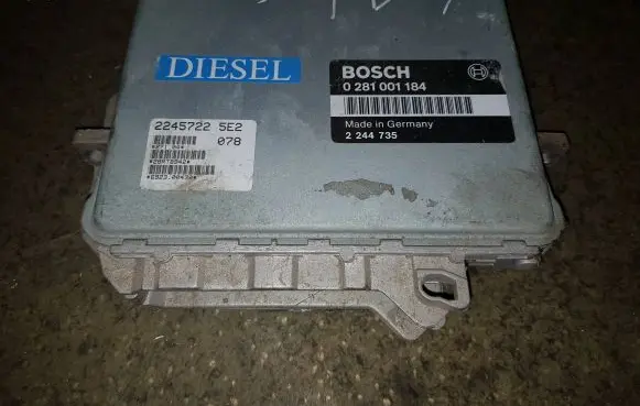BMW 5 E34 Engine control unit/module 2244735 2245722 0281001184