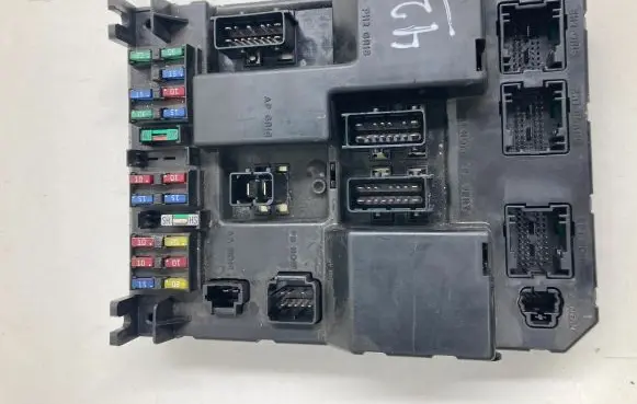 Peugeot 307 Fuse module 9651197680A