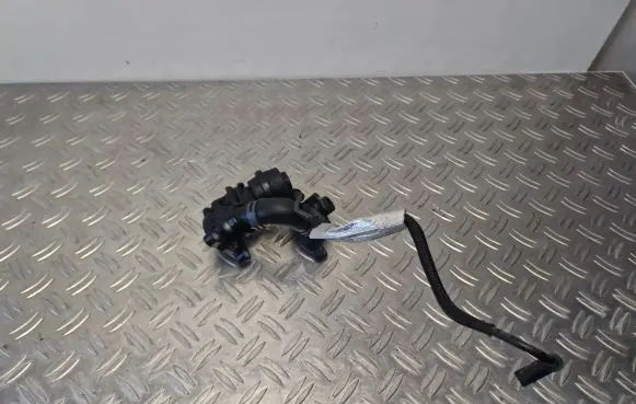 Volkswagen Touareg II Engine coolant pipe/hose 059121737