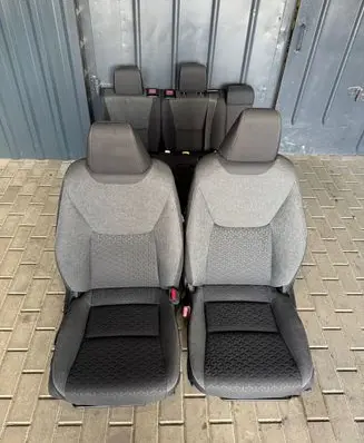 Toyota Yaris Cross Seat set 