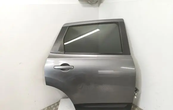 Nissan Qashqai+2 Rear door 