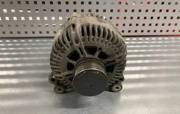 Volkswagen PASSAT B7 Generator/alternator 021903026L 180AWWA