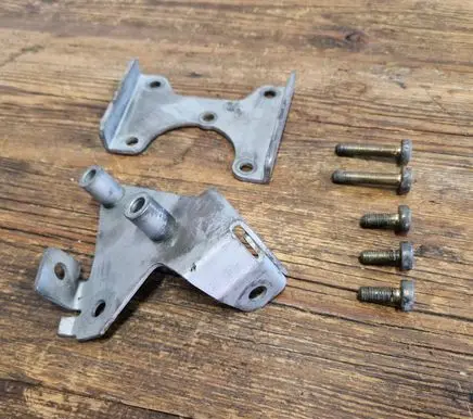 BMW 3 E46 Power steering pump mounting bracket 6756582