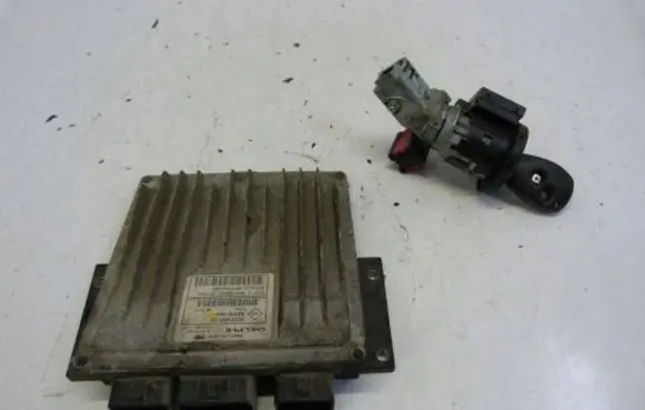 Renault Clio III Engine ECU kit and lock set 8200399038