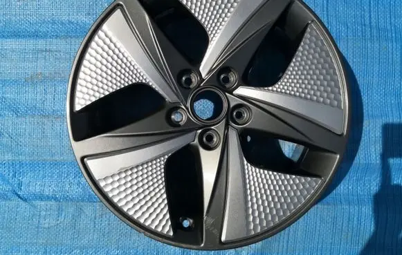 Hyundai Ioniq R17 alloy rim 529100G2600