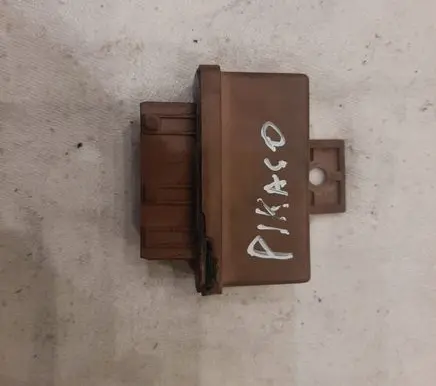 Citroen Xsara Picasso Fuel pump relay 240109