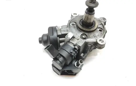 BMW 2 F46 Fuel injection high pressure pump 8511626 0445010764