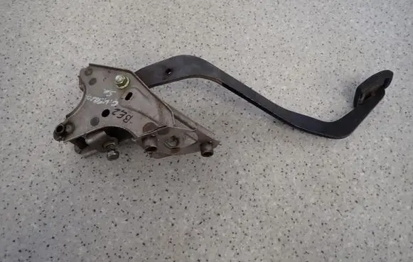 Toyota Corolla Verso AR10 Pedal assembly 