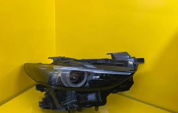 Mazda CX-30 Headlight/headlamp B0L5-67890