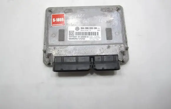 Volkswagen Golf V Engine control unit/module 06A906033EM