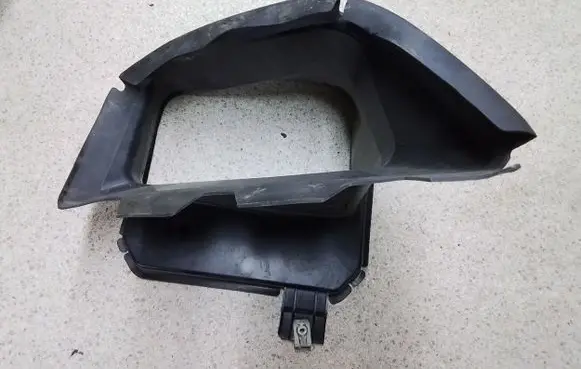 BMW X3M F97 Intercooler air channel guide 8068601