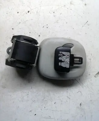 Volkswagen Touran I Middle seatbelt (rear) 6047883