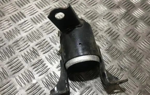 Ford Fiesta Engine mount bracket