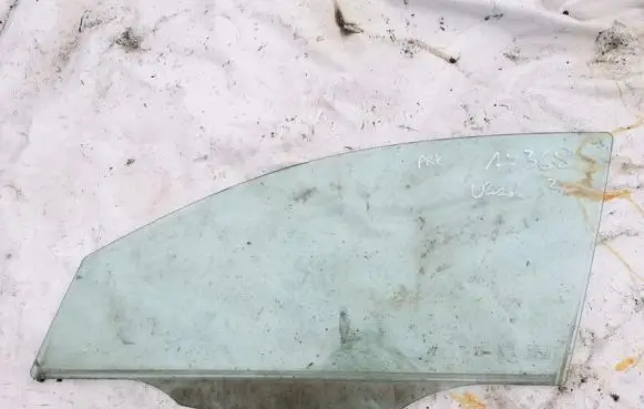 Mazda 3 I Front door window glass four-door