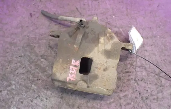 Hyundai Tucson JM Front brake caliper