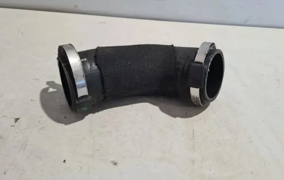 Porsche Macan (95B) Turbo air intake inlet pipe/hose 95B145834D