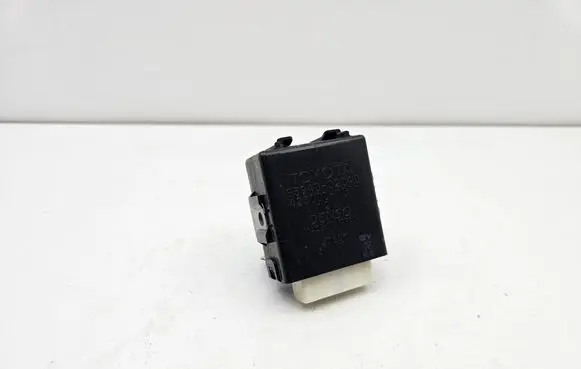 Toyota Auris 150 Window wiper relay 4230001071