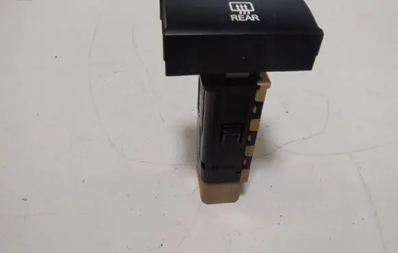 Hyundai Santa Fe Windscreen/window heater switch 202002962