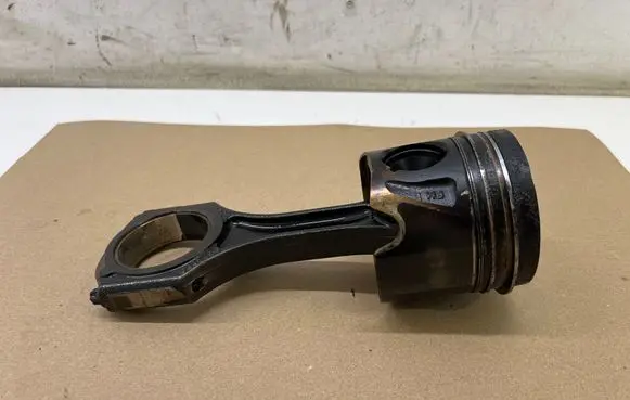 Mercedes-Benz GLA W156 X156 Piston with connecting rod A65100