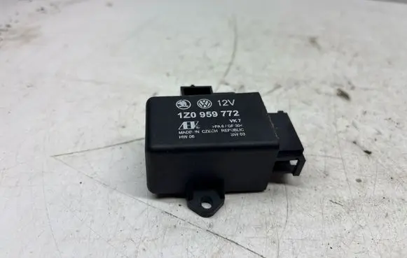 Skoda Octavia Mk2 (1Z) Seat heating relay 1Z0959772