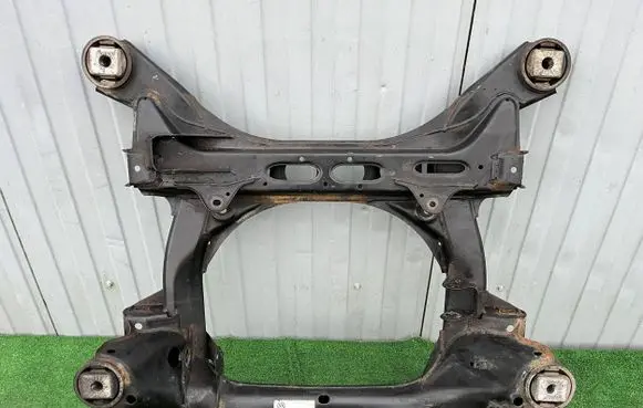 Volkswagen Touareg II Front subframe 7P0400025