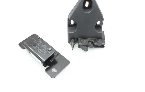 Opel Vivaro Loading door lock 8200006252 91166043