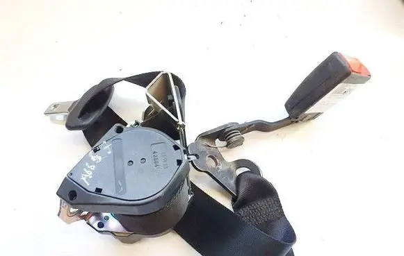 Middle seatbelt (rear)