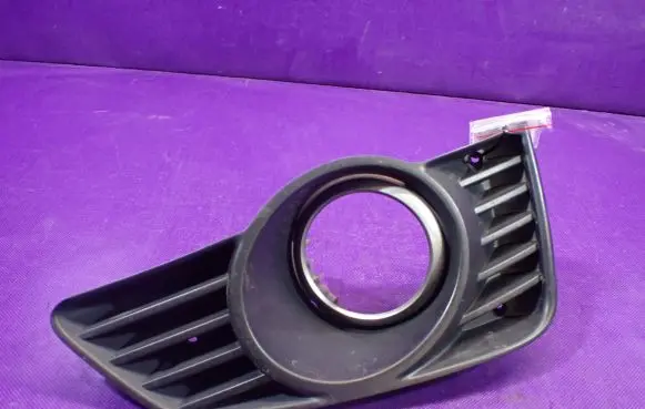 Opel Tigra B Front bumper lower grill 93162189