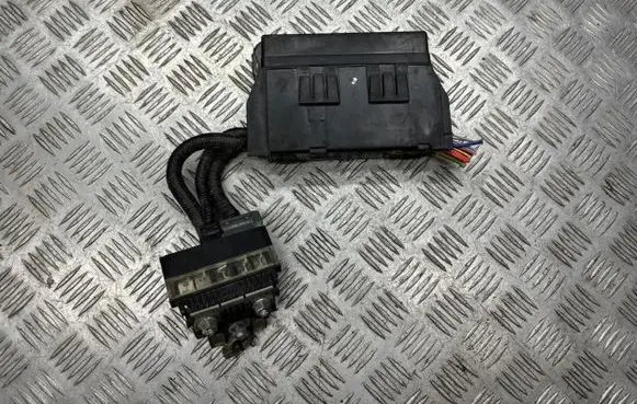Mercedes-Benz X-class W470 Fuse module 7154722330