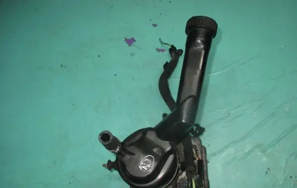 Peugeot 308 Power steering pump 96727199980