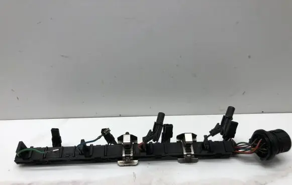 Volkswagen PASSAT B6 Fuel injector wires 03G971826