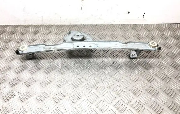 Dacia Sandero Front door manual window regulator 