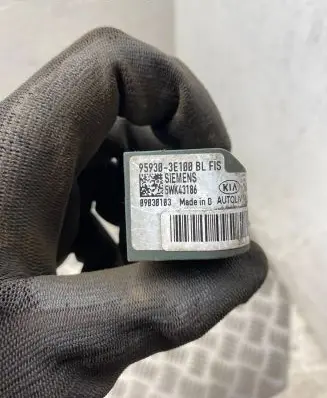 KIA Sorento Airbag deployment crash/impact sensor 959303E100 09030103 5WK43186