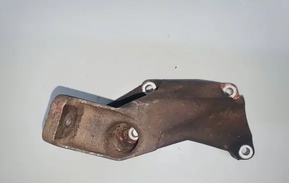 Volkswagen PASSAT B5 Engine mounting bracket 8DO199307P