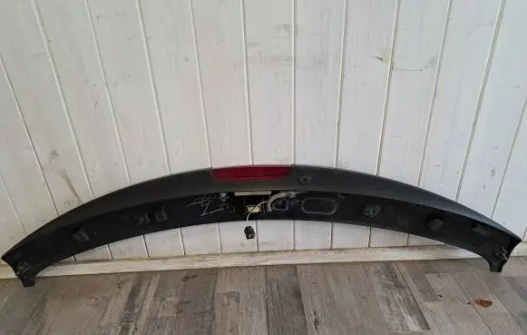 Tailgate/trunk spoiler