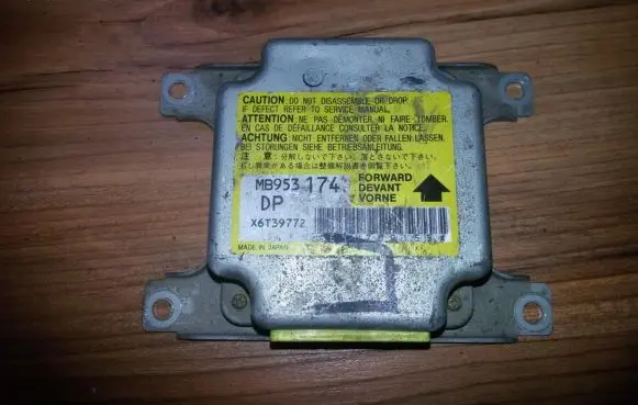 Mitsubishi Colt Airbag control unit/module mb953174 x6t39772