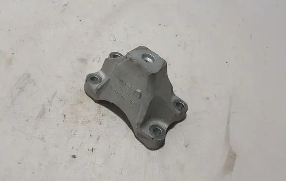 MG ZS Engine mounting bracket 10884499