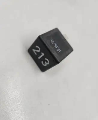 Volkswagen Touareg I Other relay 30858687 899511000
