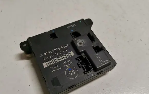 Mercedes-Benz E W211 Door control unit/module 2118201526