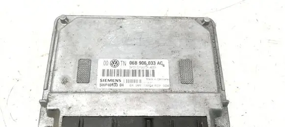 Volkswagen PASSAT B5.5 Engine control unit/module 06B906033AC 5WP401330 3234059