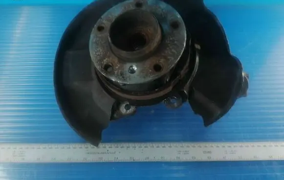 BMW 1 E81 E87 Rear wheel hub spindle/knuckle 