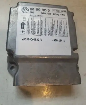 Volkswagen Touran I Airbag control unit/module 1T0909605D 5WK43828