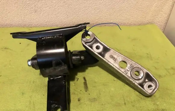 Honda CR-V Gearbox mount ZHT12 200719014C
