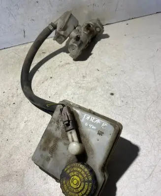 Brake fluid reservoir