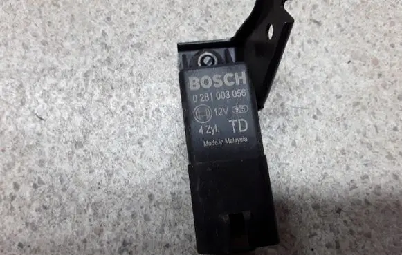 Glow plug pre-heat relay