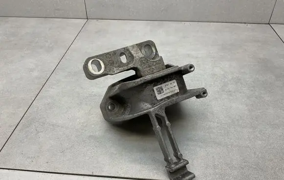 Volkswagen Polo VI Engine mount bracket 2Q0199262BF