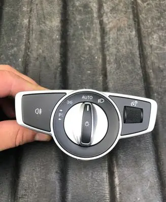 Mercedes-Benz GLC X253 C253 Headlight level height control switch A2059051810