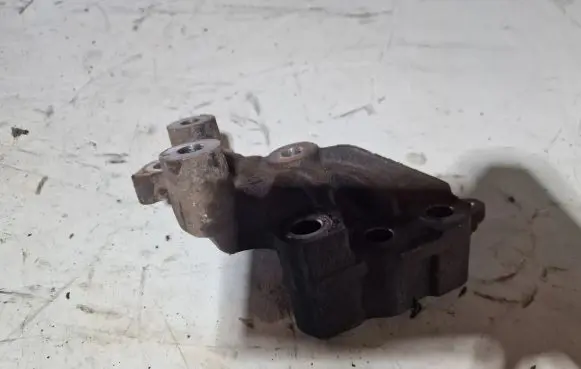 Honda CR-V Engine mounting bracket