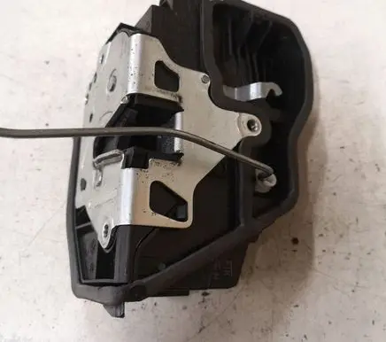BMW 1 F20 F21 Front door lock 7202150